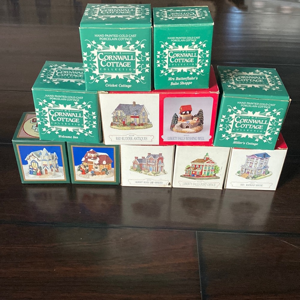 11 piece VILLAGE SET